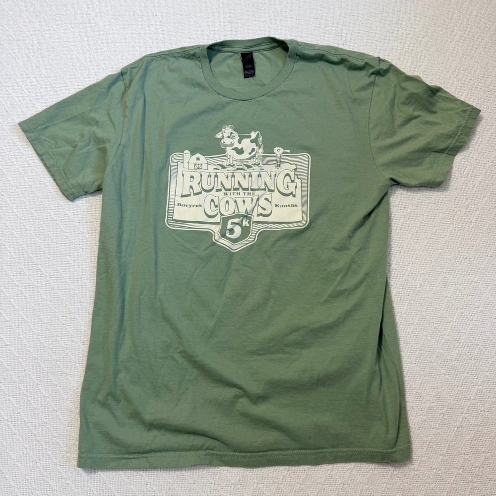 Gildan Softstyle Running with the Cows 5k Bucyrus Kansas Green Graphic Tee Large